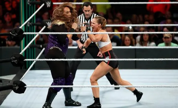 Nia Jax dice que su rivalidad con Ronda Rousey solo acaba de comenzar Nia Jax dice que su rivalidad con Ronda Rousey solo acaba de comenzar