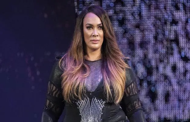 Nia Jax operada de ambas rodillas Nia Jax operada de ambas rodillas
