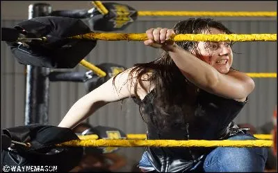 Nikki Cross en el live show de Largo