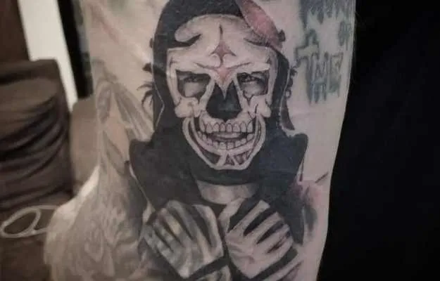 Pagano hace homenaje a La Parka con tatuaje