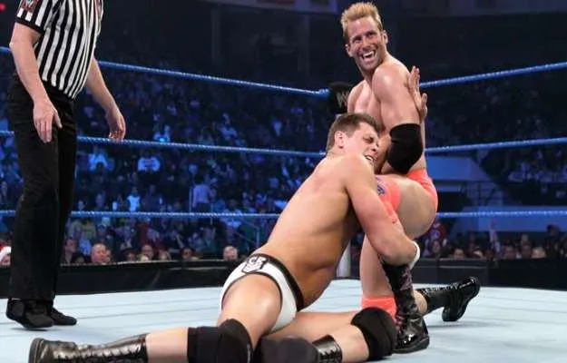 Palanca de brazo de Zack Ryder a Cody Rhodes Palanca de brazo de Zack Ryder a Cody Rhodes