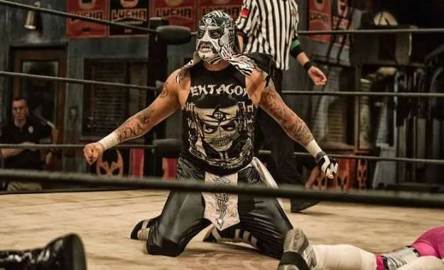 Steve Austin elogia a Pentagon Jr