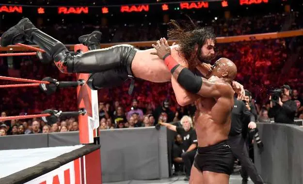 Posible razón por la rivalidad de Seth Rollins contra Bobby Lashley