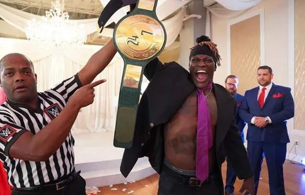 R-Truth gana el título 247 R-Truth gana el título 247