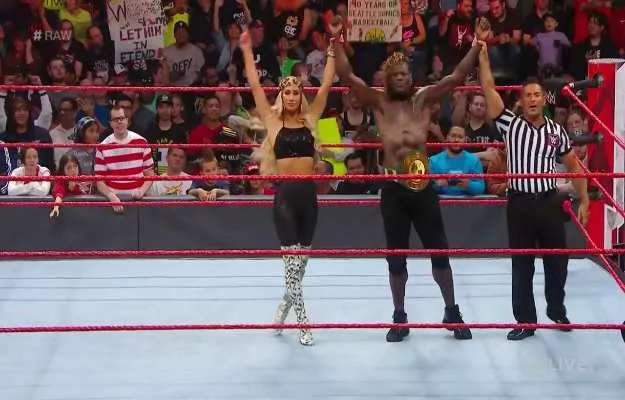 R-Truth gana y pierde el campeonato 24 7 en WWE RAW 2 veces R-Truth gana y pierde el título 24 7 en WWE RAW 2 veces
