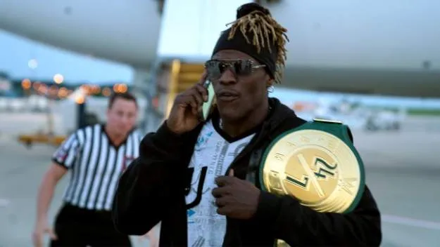 R Truth revela el secreto para ser una super estrella de WWE R Truth revela el secreto para ser una super estrella de WWE