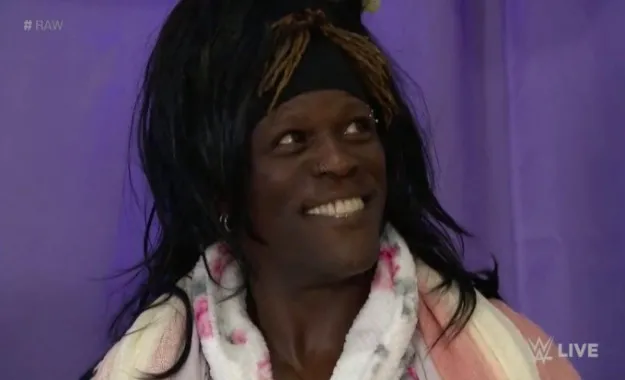 R-Truth vuelve a ganar el campeonato 24_7 en WWE RAW R-Truth vuelve a ganar el campeonato 24_7 en WWE RAW