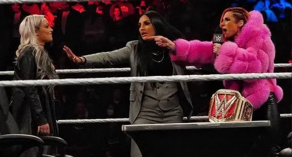 Reacciones en backstage sobre las promos virales de los despidos de Edge y Becky Lynch Reacciones en backstage sobre las promos virales de los despidos de Edge y Becky Lynch