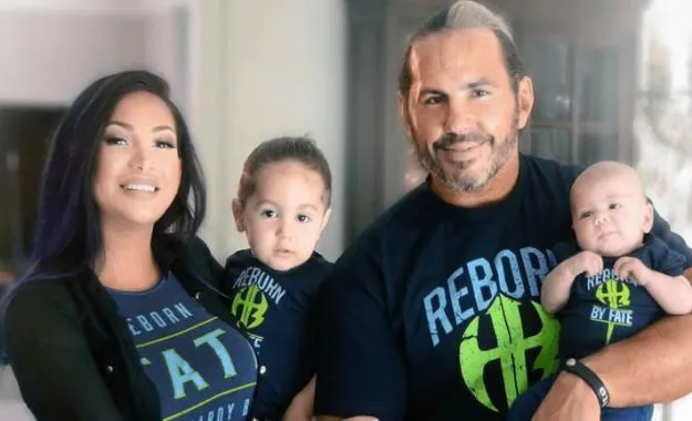 Reby Hardy revela cuando termina el contrato de Matt Hardy con WWE