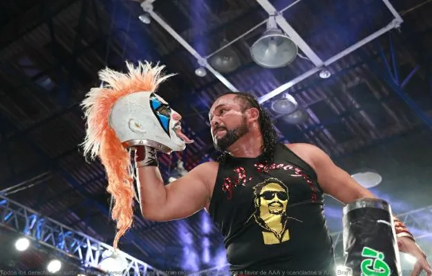 Rey Escorpión_ _Psycho Clown se metió entre las patas de los caballos_ Rey Escorpión: