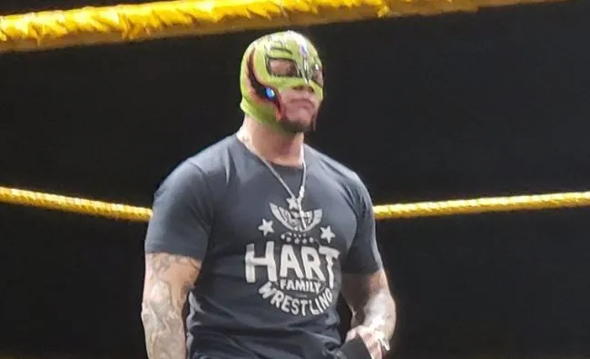 Rey Mysterio aparece en NXT Rey Mysterio aparece en NXT