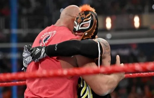 Rey Mysterio lesionado Rey Mysterio lesionado