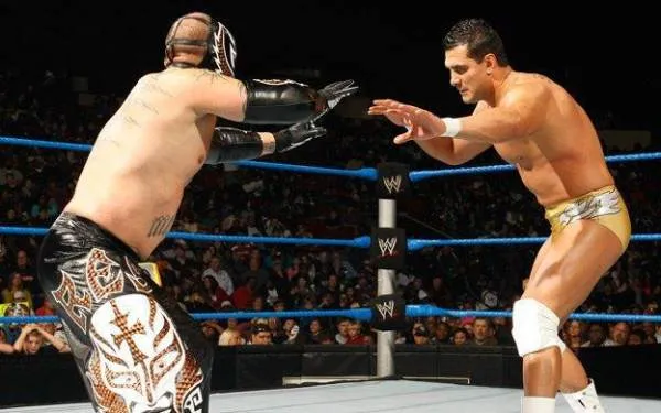 Rey Mysterio pide a Alberto del Río que regrese a WWE para formar la LWO Rey Mysterio pide a Alberto del Río que regrese a WWE para formar la LWO
