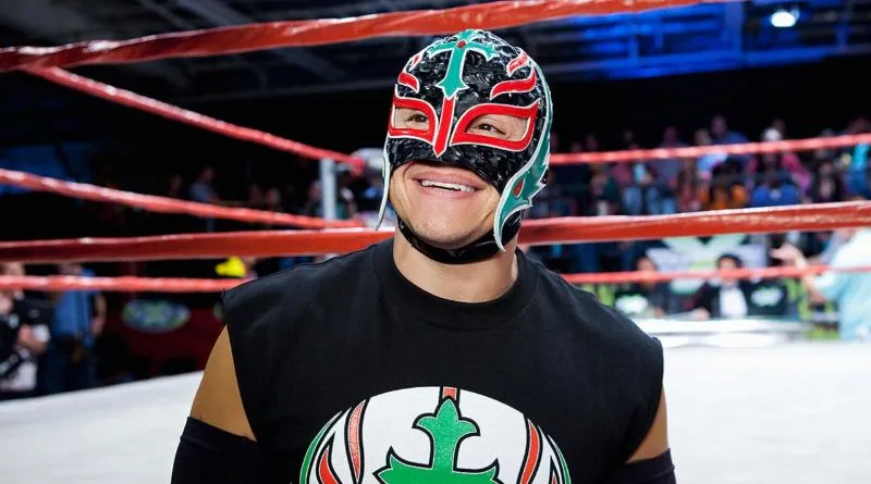 Rey Mysterio regresa a WWE en Royal Rumble Rey Mysterio regresa a WWE en Royal Rumble