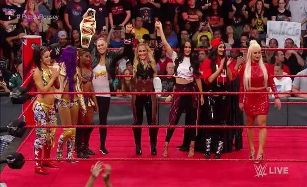 Ronda Rousey ataca a Stephanie McMahon en WWE RAW