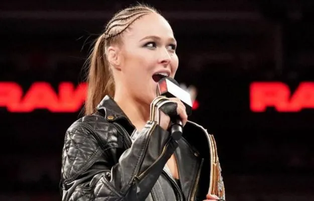 Ronda Rousey engañó a sus seguidores para aparecer en Royal Rumble
