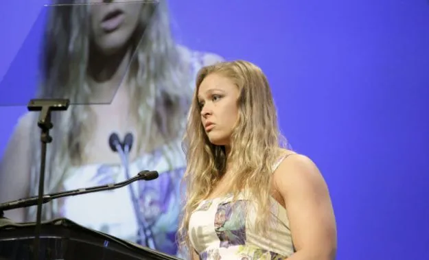 Ronda Rousey prevenir suicidios Ronda Rousey prevenir suicidios
