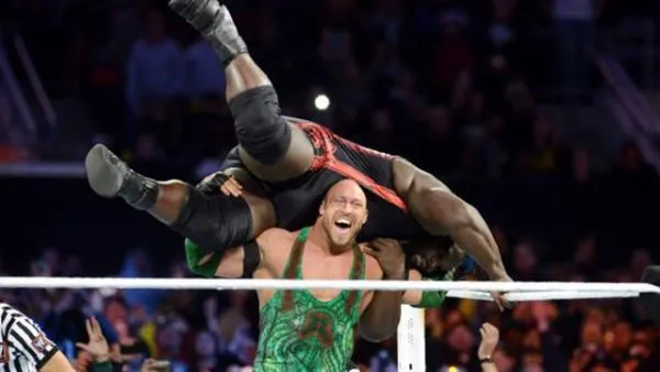 Ryback y Mark Henry tienen una terrible pelea en las redes sociales