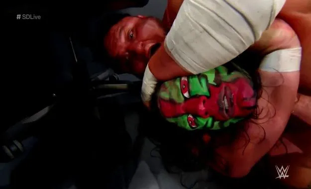 Samoa Joe deja KO a Jeff Hardy