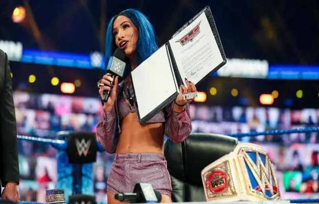 Sasha Banks responde a Trish Stratus