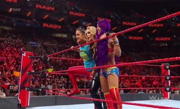 Sasha Banks hace su regreso en Monday Night Raw Sasha Banks hace su regreso en Monday Night Raw