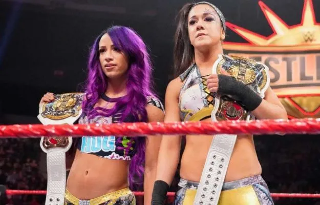Sasha Banks y Bayley engañadas por WWE