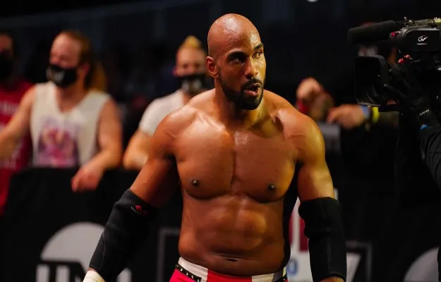 Scorpio Sky dice que luchador contrataría