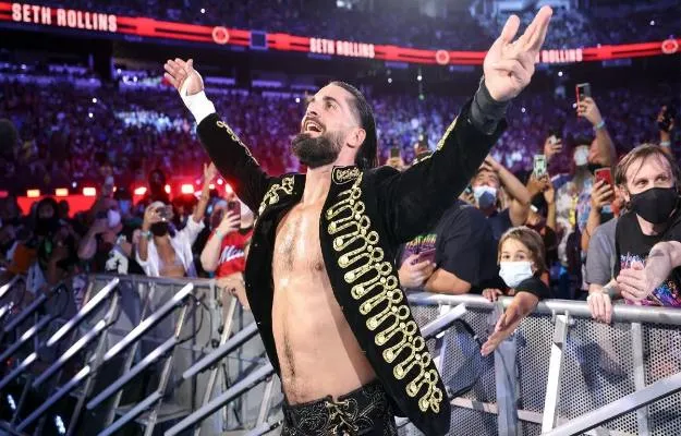 Seth Rollins da positivo a COVID-19