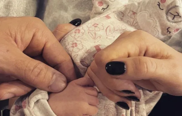 Seth Rollins y Becky Lynch son ya padres