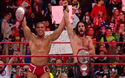 Seth Rollins y Jason Jordan nuevos campeones de RAW Seth Rollins y Jason Jordan nuevos campeones de RAW en navidad