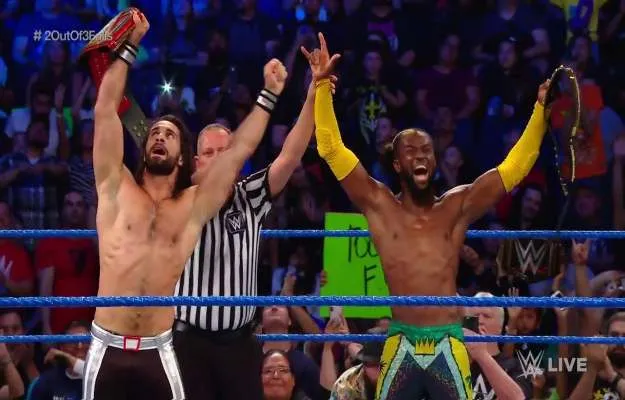 Seth Rollins y Kofi Kingston derrotan a Kevin Owens y Sami Zayn en SmackDown Live Seth Rollins y Kofi Kingston triunfan en SmackDown Live