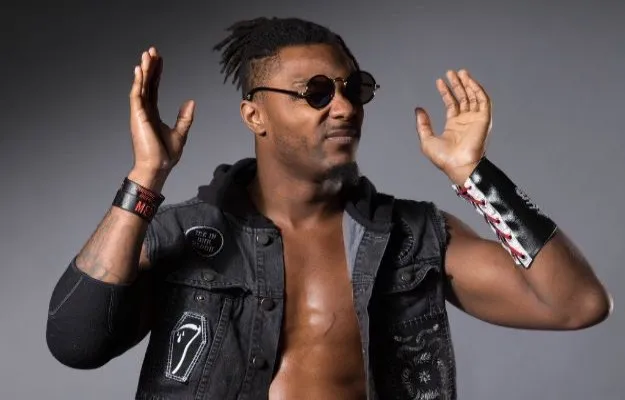 Shane Strickland revela una conversacoin con Roman Reigns en WWE