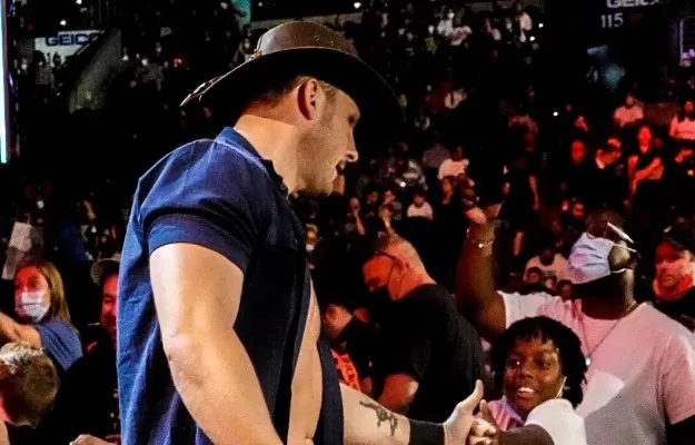 Shane Thorne y su nuevo personaje