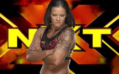 Shayna Baszler firma por WWE Shayna Baszler firma por WWE