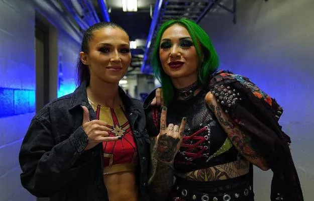 Shotzi Blackheart y Tegan Nox derrotan a Natalya y Tamina en WWE SmackDown Shotzi Blackheart y Tegan Nox derrotan a Natalya y Tamina en WWE SmackDown