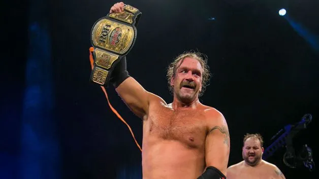 Silas Young estuvo presente en el show de WWE RAW Silas Young estuvo presente en el show de WWE RAW