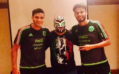 Sin Cara con la selección de fútbol de México Sin Cara con la selección mexicana de fútbol