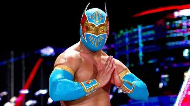 Sin Cara se peleó con Cesaro entre bastidores Sin Cara se peleó con Cesaro entre bastidores