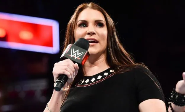 Stephanie McMahon WWE Crown Jewel es una decisión increíblemente difícil