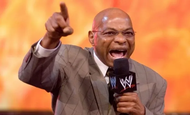 Teddy Long revela planes originales para su segmento de ataque al corazón en WWE SmackDown Teddy Long revela planes originales para su segmento de ataque al corazón en WWE SmackDown