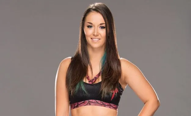 Tegan Nox sufre un pequeño accidente en el día de acción de gracias