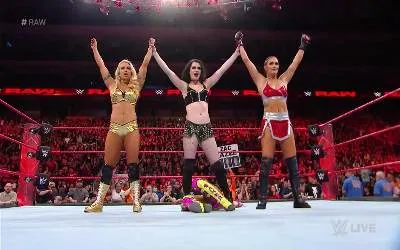 Paige, Mandy Rose y Sonya Deville son The Absolution