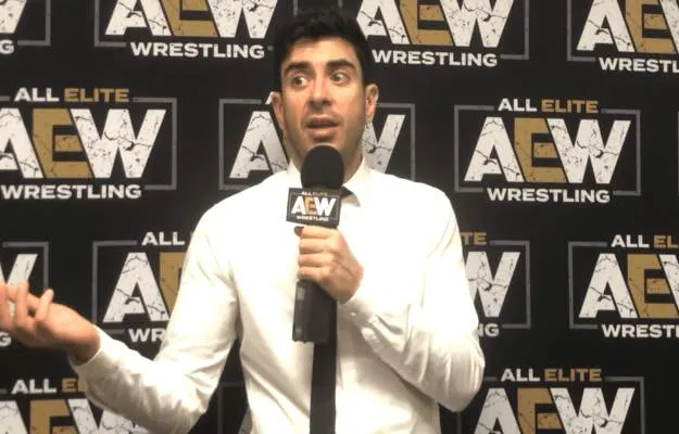 Tony Khan Tony Khan dice que los luchadores de WWE no firman contratos reales