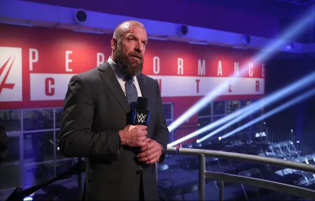 Triple H Triple H regresa al trabajo tras pasar por cuarentena