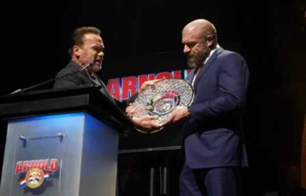 Triple H recibe un reconocimiento durante el Arnold Classic