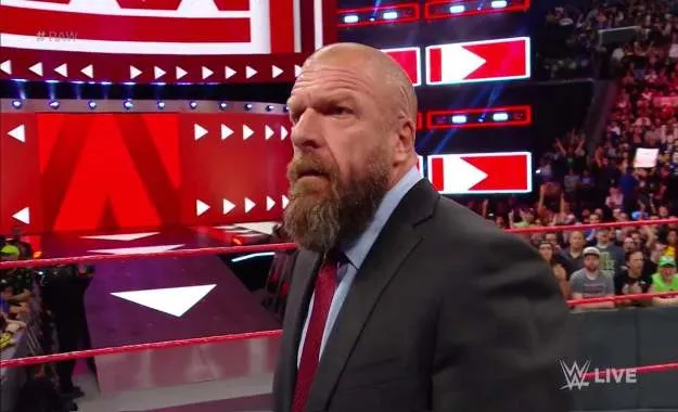 Triple H regresa a WWE RAW