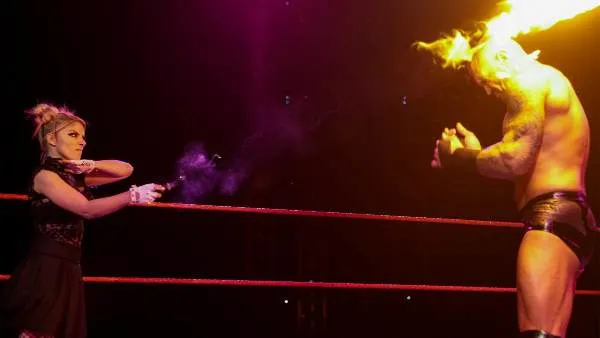 Vídeos WWE RAW 11 de Enero: Alexa Bliss lanza una bola de fuego a Randy Orton Vídeos WWE RAW 11 de Enero: Alexa Bliss lanza una bola de fuego a Randy Orton