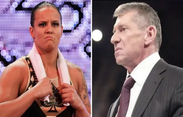Vince McMahon entierra a Shayna Baszler Vince McMahon entierra a Shayna Baszler