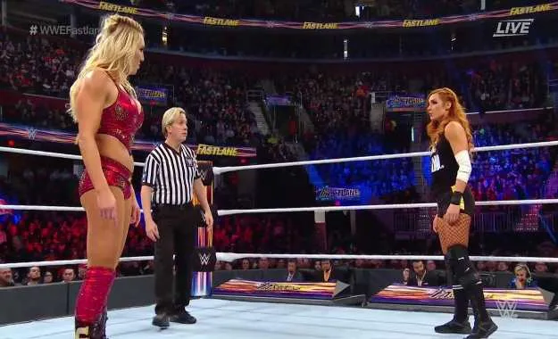 WWE Fastlane 2019 Becky Lynch derrotó a Charlotte Flair por descalificación con ayuda de Ronda Rousey