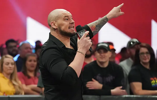 WWE Noticias Vince empuja a Baron WWE Noticias Vince empuja a Baron